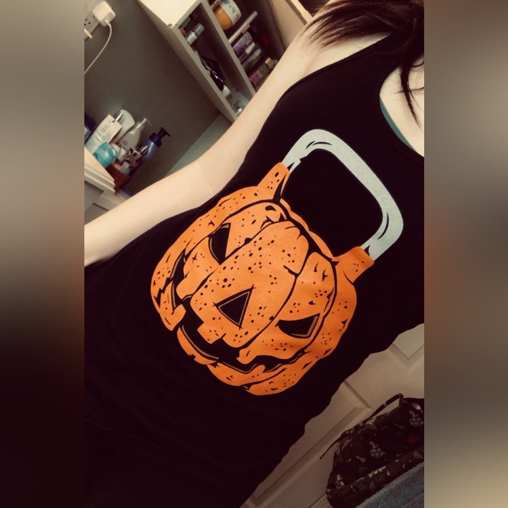 Pumpkin Kettlebell black tank top size Small